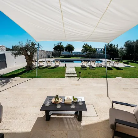 Isulatravel - Torre Molino With Heated Pool